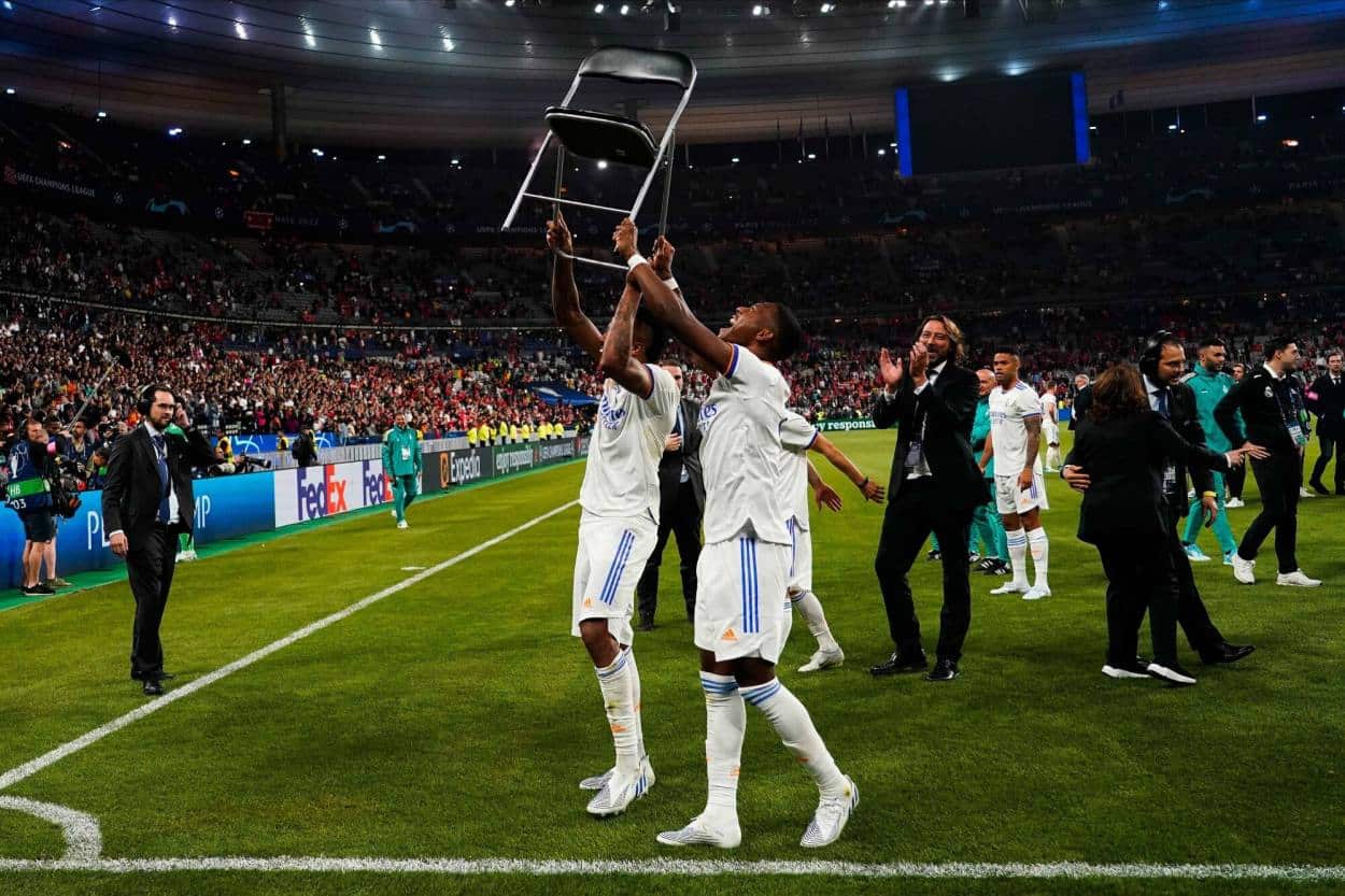 Kroos und Alaba scherzen: Wo ist der legend&auml;re Klappstuhl?