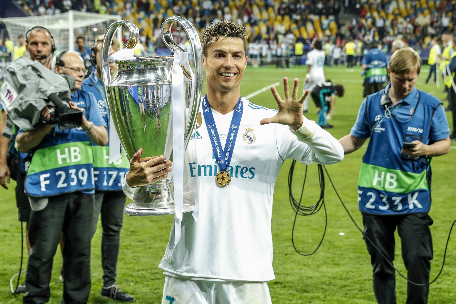 Cristiano Ronaldo mit dem Champions-League-Pokal 2018 in Kiew