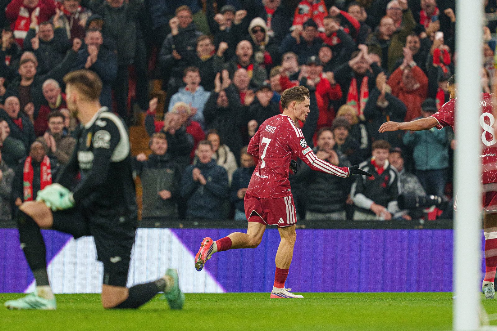 Florian Wirtz jubelt im Trikot des FC Liverpool an der Anfield Road