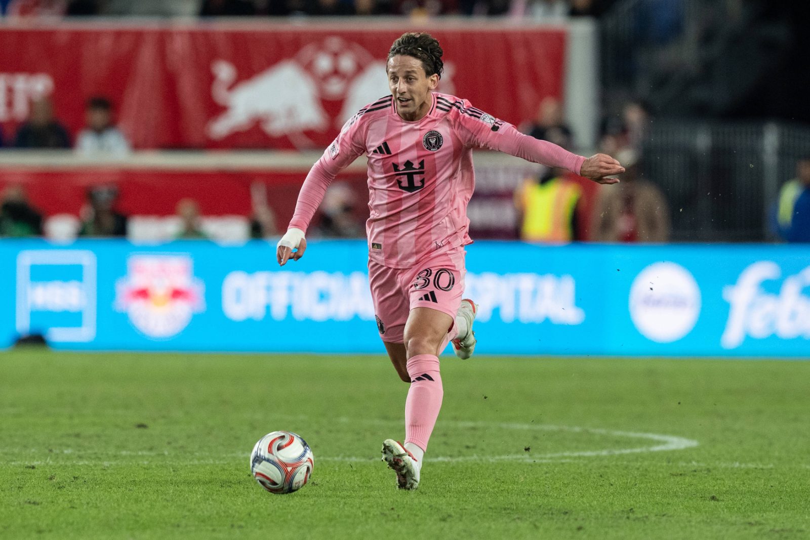 Lionel Messi von Inter Miami am Ball bei den New York Red Bulls