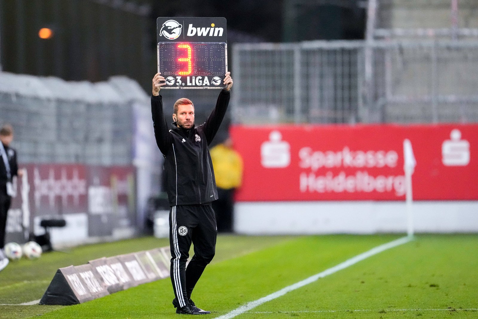Wie lange dauert ein Fu&szlig;ballspiel? Spielzeit, Nachspielzeit und Verl&auml;ngerung