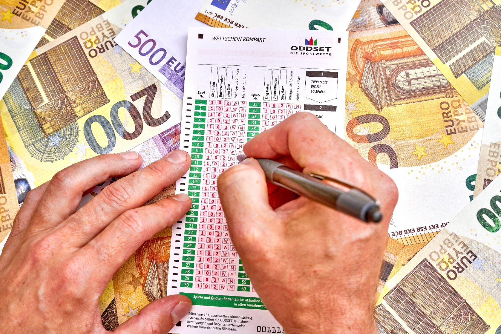 Wetten auf Fu&szlig;ball: 7 Strategien mit Rechenbeispielen im Check 2026