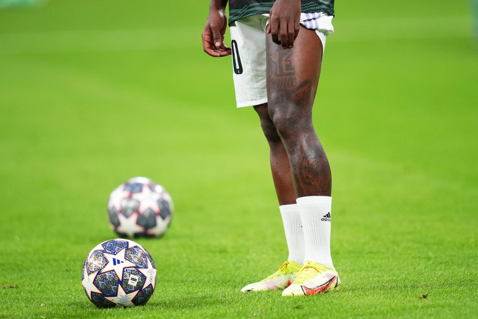 Imposantes Tattoo: Vin&iacute;cius Jr. huldigt Gr&ouml;&szlig;en des Sports